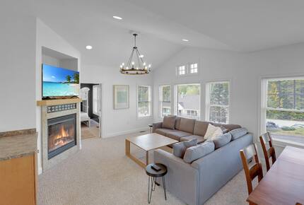 Greenscapes Getaway in a Golf Resort Community - Thornton, New Hampshire