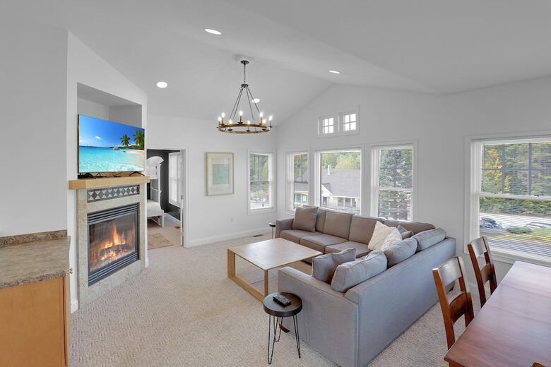 Greenscapes Getaway in a Golf Resort Community - Thornton, New Hampshire