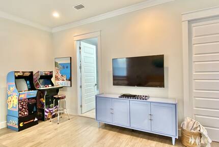 Entertainer's Dream House with a Resort Pool - Santa Rosa Beach, Florida