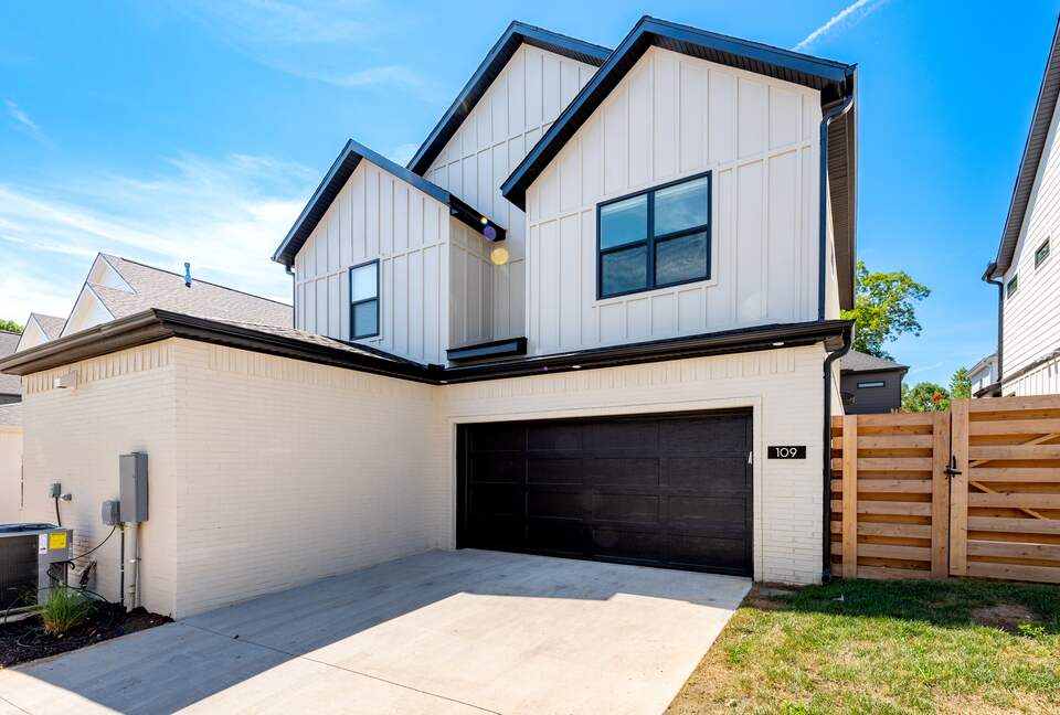 Chic Modern Bentonville Getaway - Bentonville, Arkansas