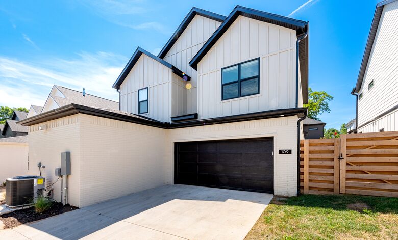 Chic Modern Bentonville Getaway - Bentonville, Arkansas