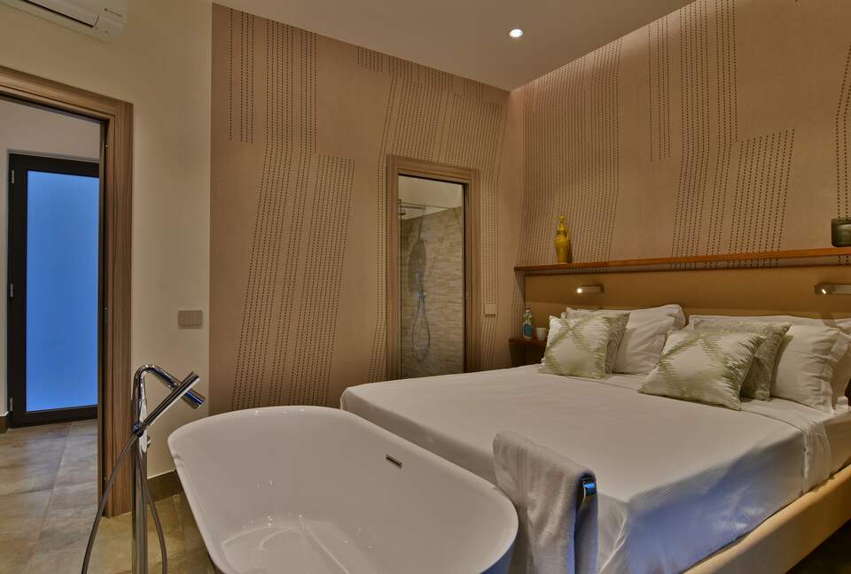 Villa Palmento, Sicily. Restored winery with 24 acres and heated pool - Caltagirone, Italy