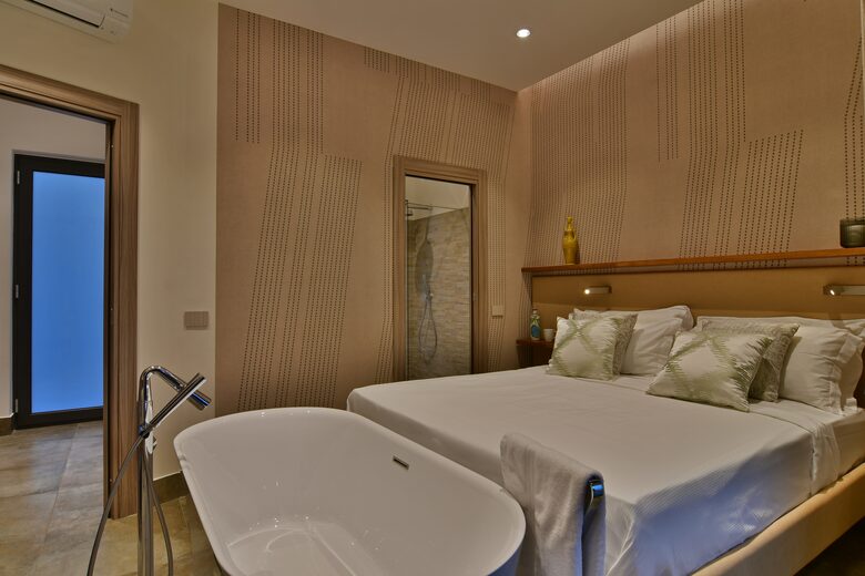 Villa Palmento, Sicily. Restored winery with 24 acres and heated pool - Caltagirone, Italy