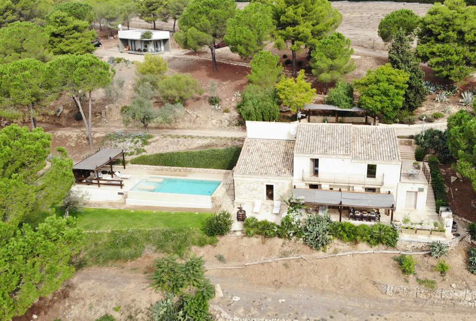 Villa Palmento, Sicily. Restored winery with 24 acres and heated pool - Caltagirone, Italy