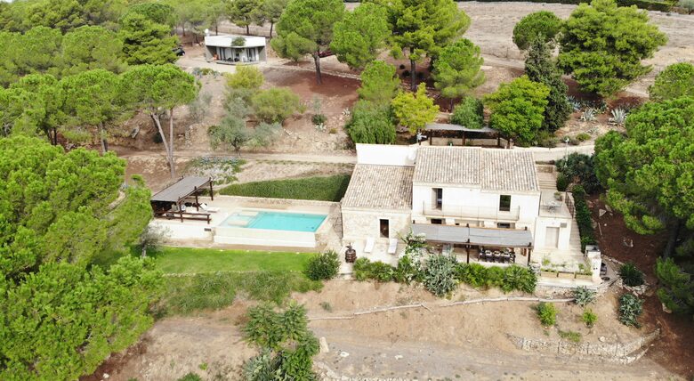 Villa Palmento, Sicily. Restored winery with 24 acres and heated pool - Caltagirone, Italy