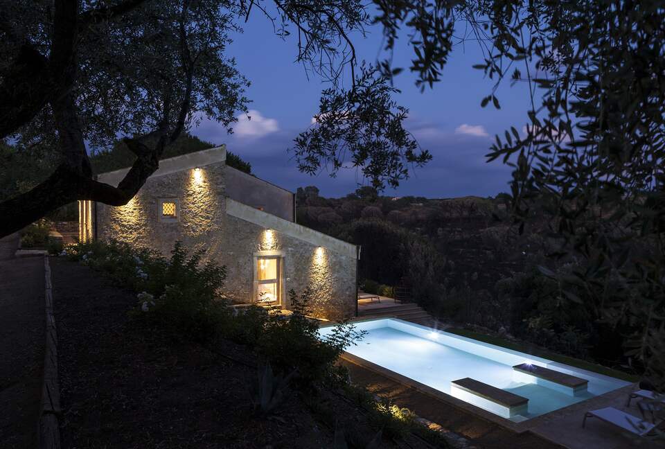 Villa Palmento, Sicily. Restored winery with 24 acres and heated pool - Caltagirone, Italy