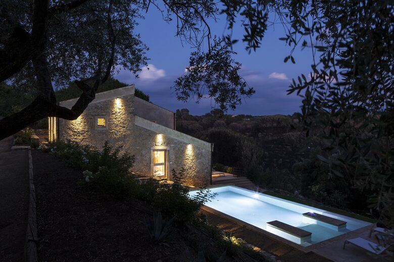 Villa Palmento, Sicily. Restored winery with 24 acres and heated pool - Caltagirone, Italy