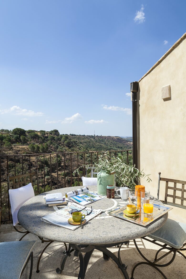 Villa Palmento, Sicily. Restored winery with 24 acres and heated pool - Caltagirone, Italy