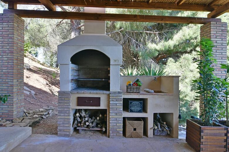 Villa Palmento, Sicily. Restored winery with 24 acres and heated pool - Caltagirone, Italy