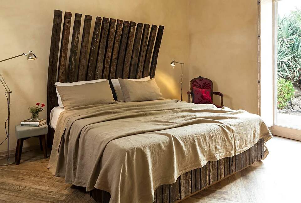 Villa Palmento, Sicily. Restored winery with 24 acres and heated pool - Caltagirone, Italy