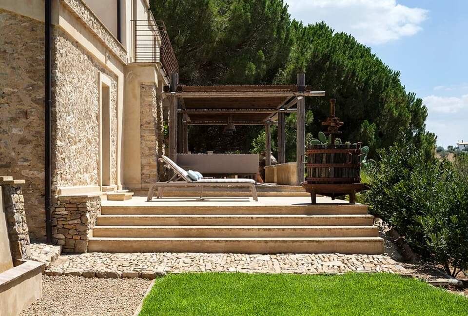 Villa Palmento, Sicily. Restored winery with 24 acres and heated pool - Caltagirone, Italy