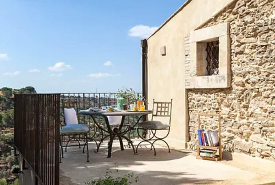 Villa Palmento, Sicily. Restored winery with 24 acres and heated pool - Caltagirone, Italy