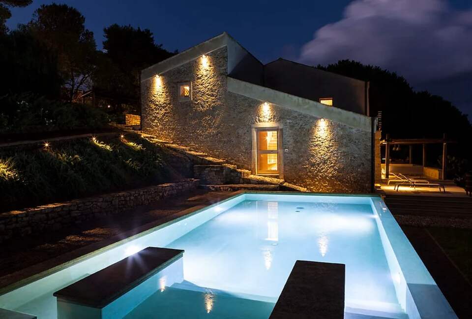 Villa Palmento, Sicily. Restored winery with 24 acres and heated pool - Caltagirone, Italy