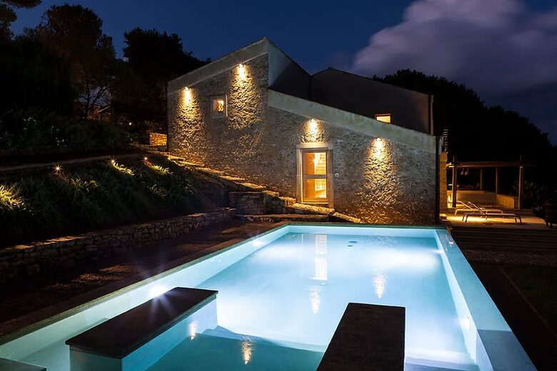 Villa Palmento, Sicily. Restored winery with 24 acres and heated pool - Caltagirone, Italy