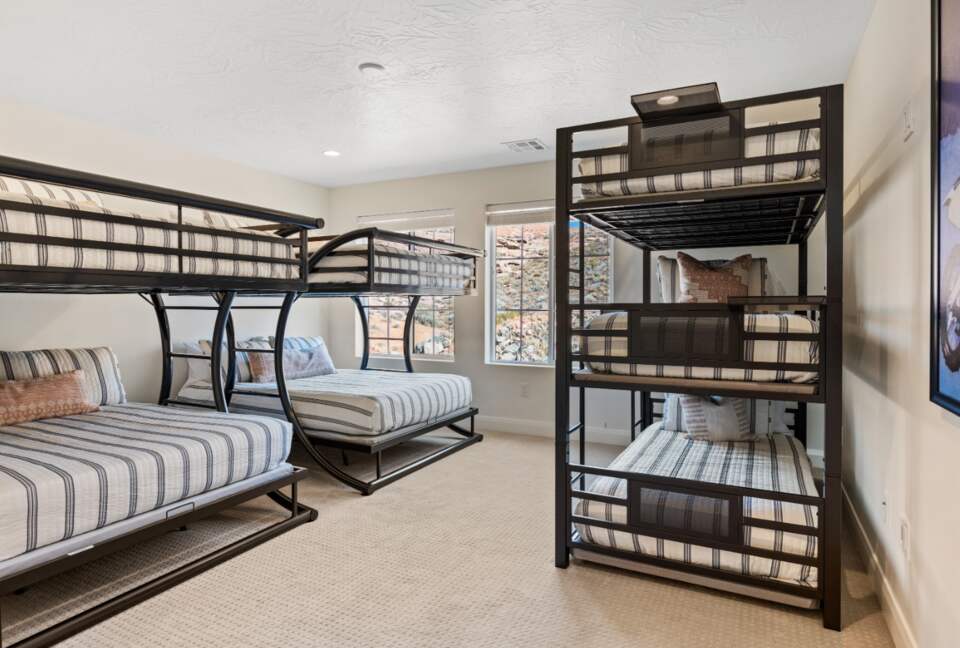 Fun Desert Getaway with Scooters and Pickleball - Washington, Utah