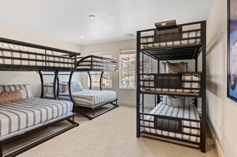 Fun Desert Getaway with Scooters and Pickleball - Washington, Utah