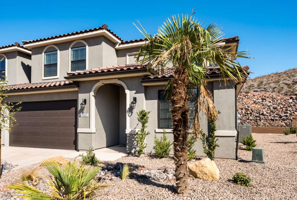 Fun Desert Getaway with Scooters and Pickleball - Washington, Utah