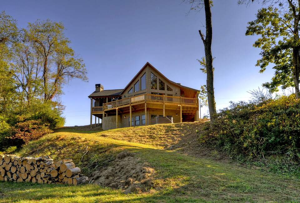 Luxury Mountain Cabin on Toccoa River and 4 Private Acres! - Blue Ridge, Georgia