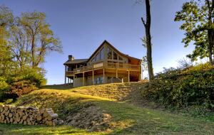 Luxury Mountain Cabin on Toccoa River and 4 Private Acres! - Blue Ridge, Georgia