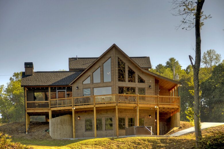 Luxury Mountain Cabin on Toccoa River and 4 Private Acres! - Blue Ridge, Georgia