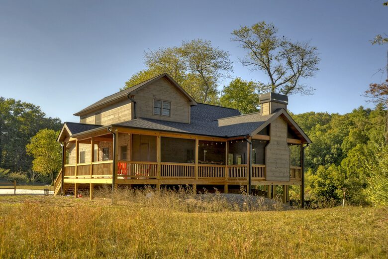 Luxury Mountain Cabin on Toccoa River and 4 Private Acres! - Blue Ridge, Georgia