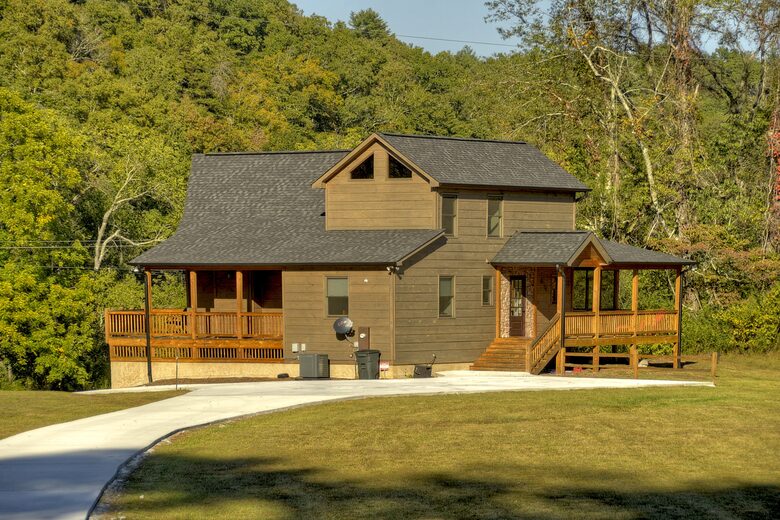 Luxury Mountain Cabin on Toccoa River and 4 Private Acres! - Blue Ridge, Georgia