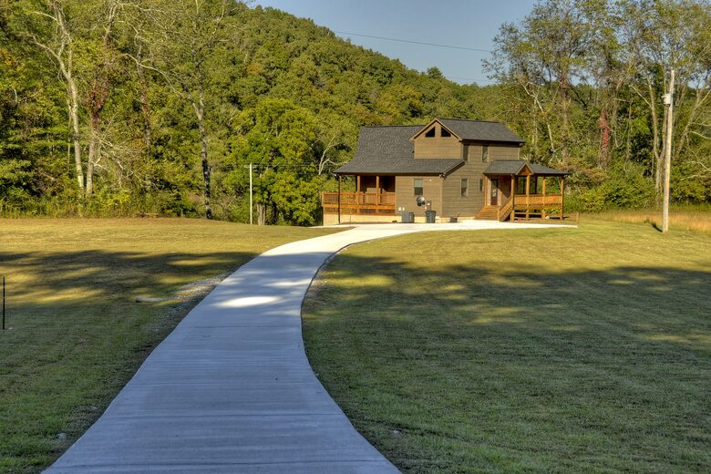 Luxury Mountain Cabin on Toccoa River and 4 Private Acres! - Blue Ridge, Georgia