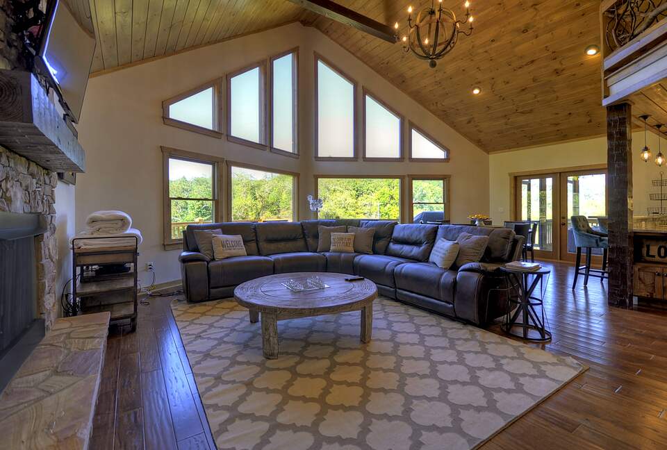 Luxury Mountain Cabin on Toccoa River and 4 Private Acres! - Blue Ridge, Georgia