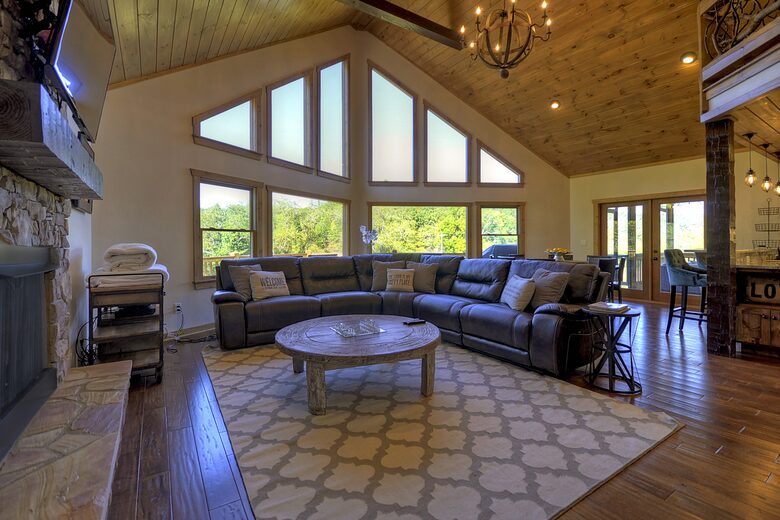 Luxury Mountain Cabin on Toccoa River and 4 Private Acres! - Blue Ridge, Georgia