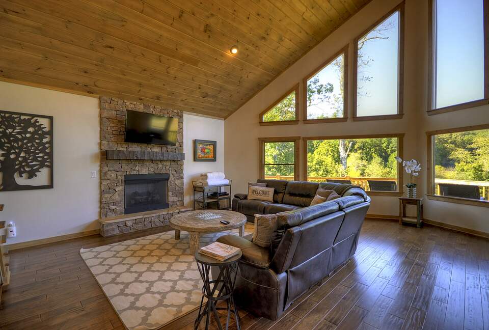 Luxury Mountain Cabin on Toccoa River and 4 Private Acres! - Blue Ridge, Georgia