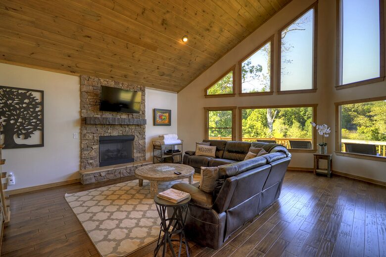 Luxury Mountain Cabin on Toccoa River and 4 Private Acres! - Blue Ridge, Georgia