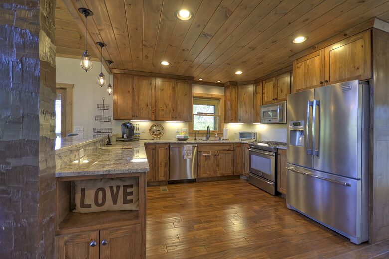 Luxury Mountain Cabin on Toccoa River and 4 Private Acres! - Blue Ridge, Georgia