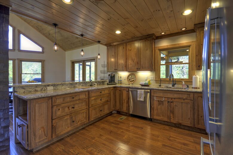 Luxury Mountain Cabin on Toccoa River and 4 Private Acres! - Blue Ridge, Georgia