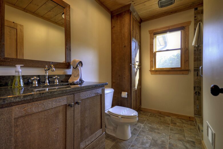 Luxury Mountain Cabin on Toccoa River and 4 Private Acres! - Blue Ridge, Georgia