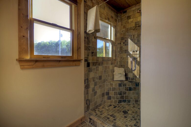 Luxury Mountain Cabin on Toccoa River and 4 Private Acres! - Blue Ridge, Georgia