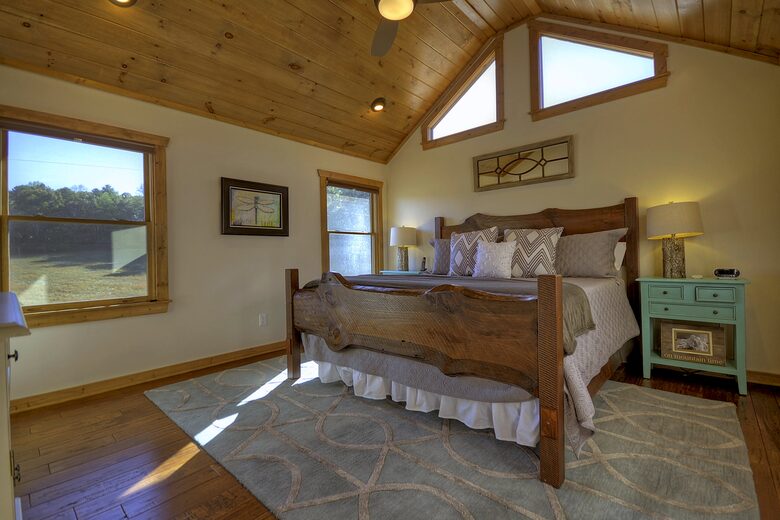 Luxury Mountain Cabin on Toccoa River and 4 Private Acres! - Blue Ridge, Georgia