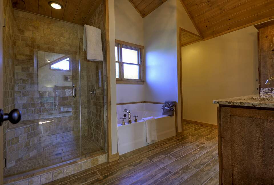 Luxury Mountain Cabin on Toccoa River and 4 Private Acres! - Blue Ridge, Georgia