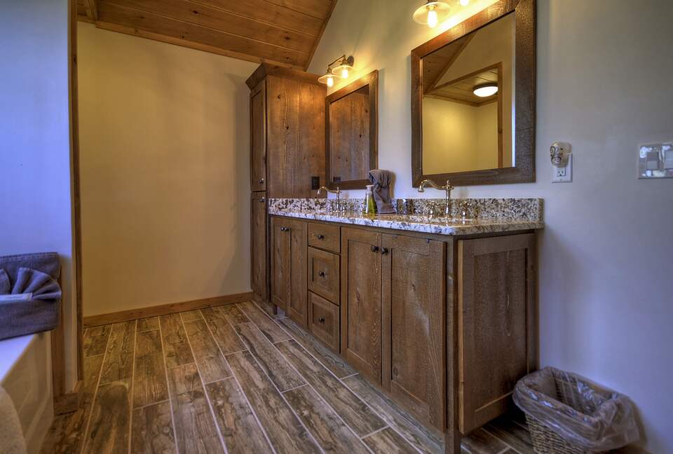 Luxury Mountain Cabin on Toccoa River and 4 Private Acres! - Blue Ridge, Georgia