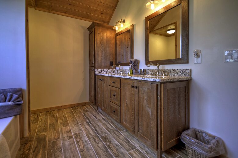 Luxury Mountain Cabin on Toccoa River and 4 Private Acres! - Blue Ridge, Georgia