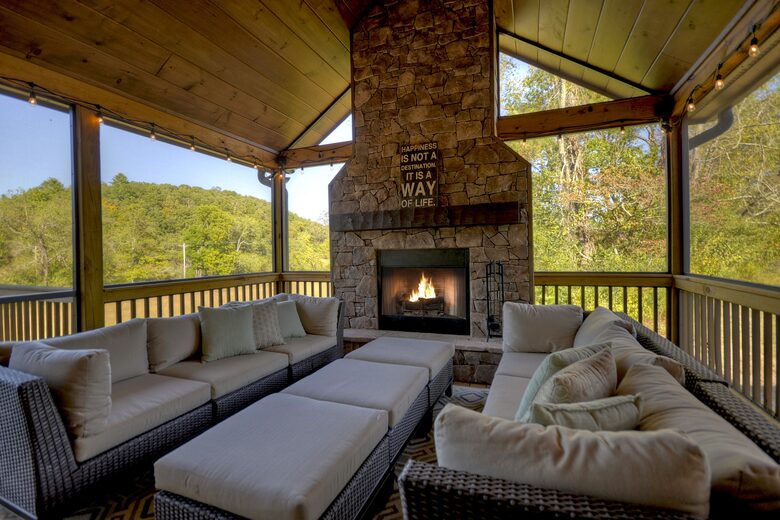 Luxury Mountain Cabin on Toccoa River and 4 Private Acres! - Blue Ridge, Georgia