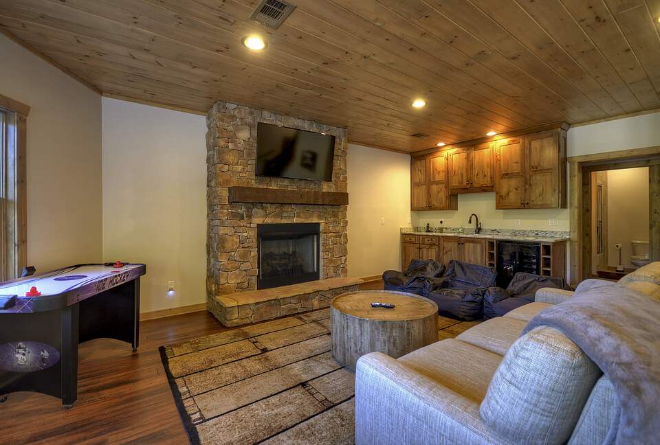 Luxury Mountain Cabin on Toccoa River and 4 Private Acres! - Blue Ridge, Georgia
