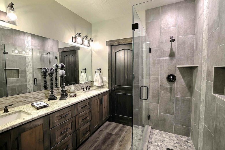 Mountain Road Retreat - Donnelly, Idaho