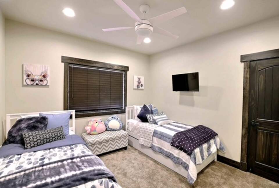 Mountain Road Retreat - Donnelly, Idaho