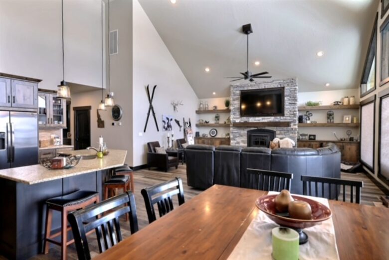 Mountain Road Retreat - Donnelly, Idaho