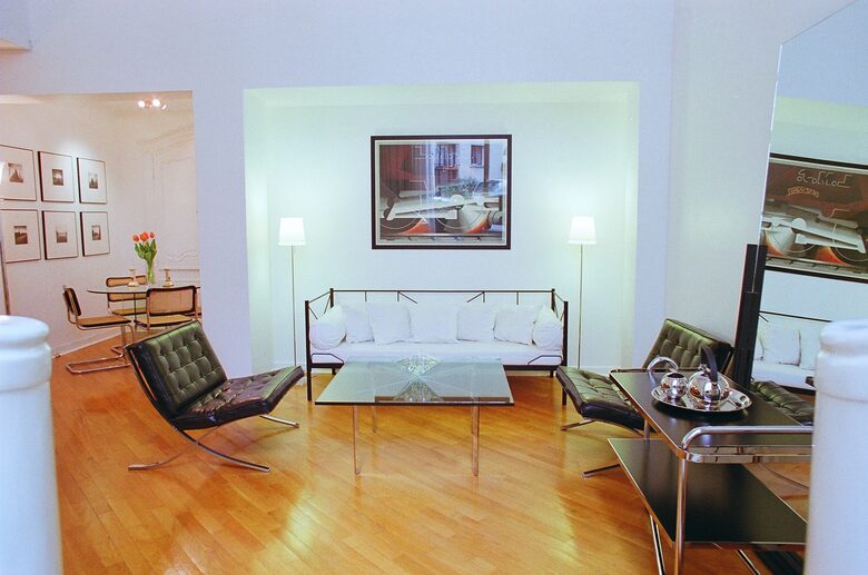 Passy Trocadero Townhome: Private Entrance - Paris, France