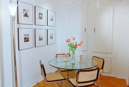 Passy Trocadero Townhome: Private Entrance - Paris, France