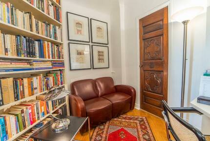 Passy Trocadero Townhome: Private Entrance - Paris, France