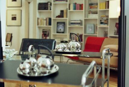 Passy Trocadero Townhome: Private Entrance - Paris, France