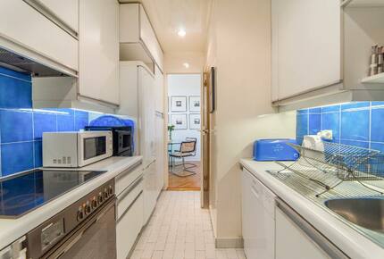 Passy Trocadero Townhome: Private Entrance - Paris, France