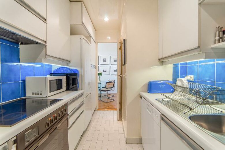 Passy Trocadero Townhome: Private Entrance - Paris, France